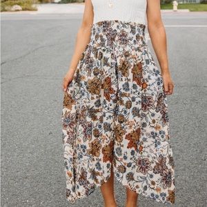 ELAN CLUFFS FLORAL PRINT MIDI SKIRT pockets!Regular Price$80.00SOLD OUT
